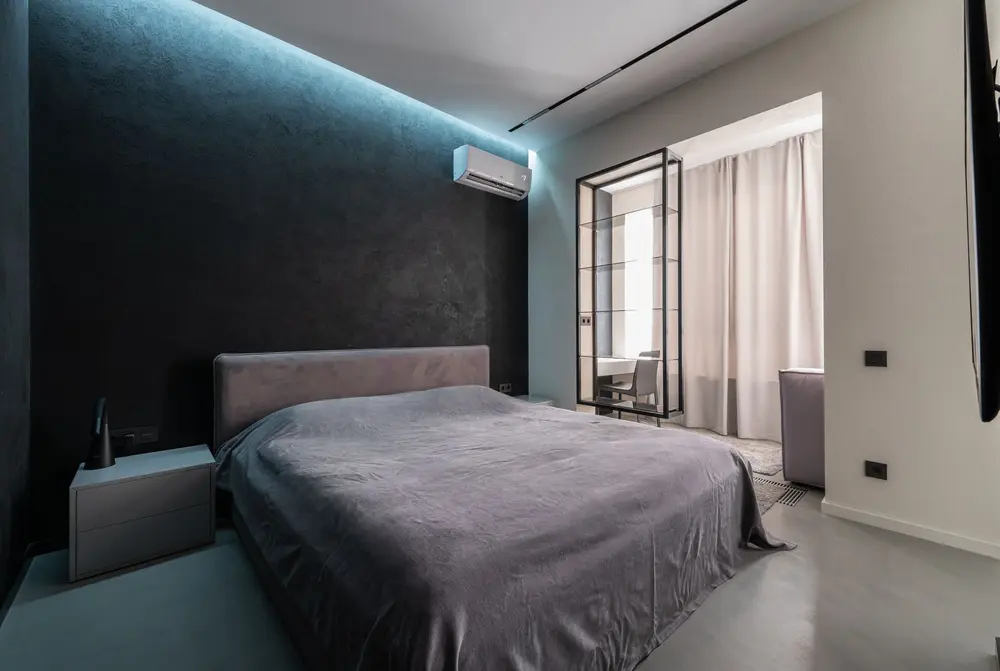 Quarto climatizado com ar-condicionado split instalado
